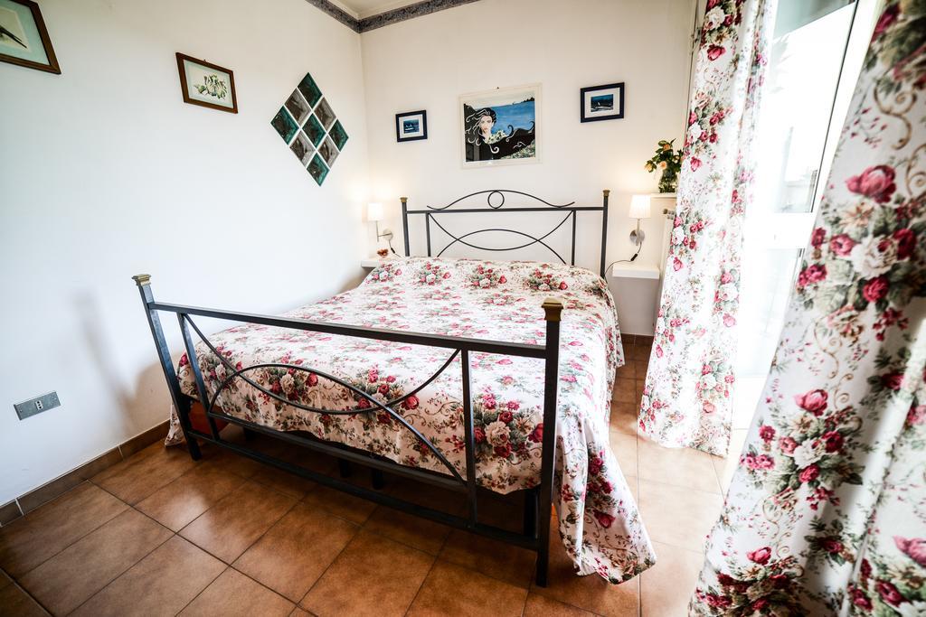 B&B La Casa Gialla Di Luca Mazzè Εξωτερικό φωτογραφία